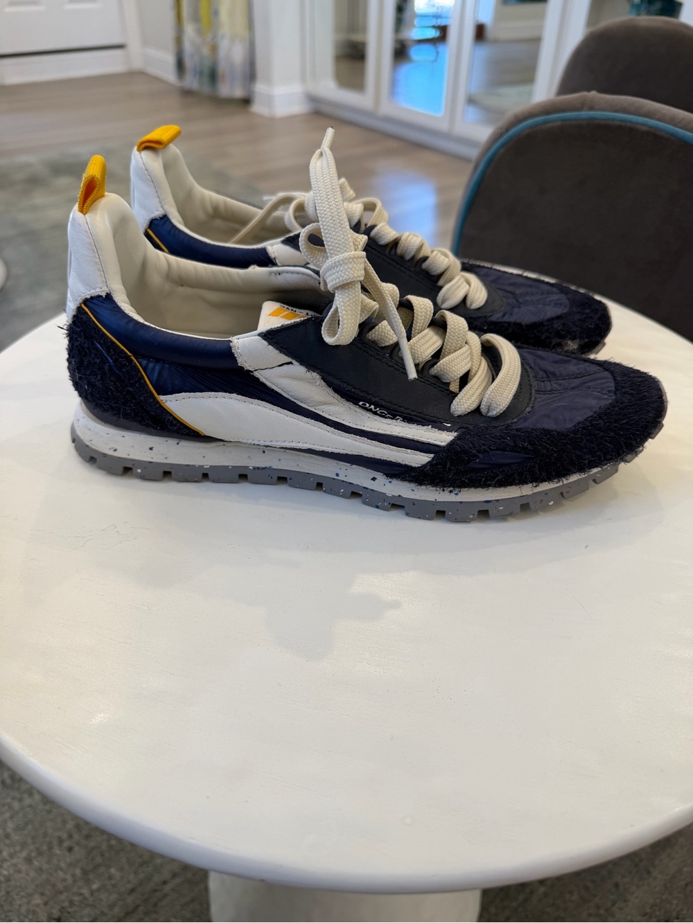 Navy & white Oncept Toronto sneakers